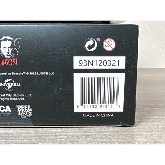 NECA Universal Monster Ultimate Dracula- Action Figure- NEW in Box - Picture 6 of 6